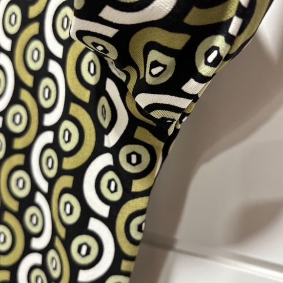 Tahari groovy graphic print long sleeve bow collar blouse size L - Picture 6 of 15